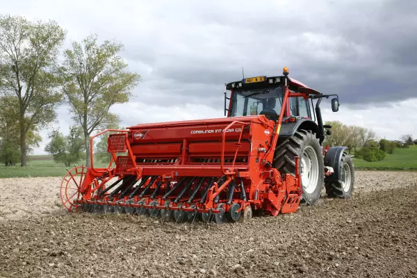 CD 300 tine cultivator in combination with the INTEGRA seed drill