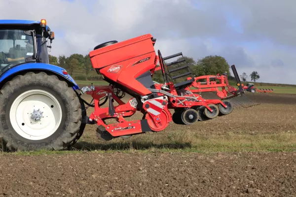 New patented frame and seed drill fitted to the roller frame for the VENTA pneumatic integrated seed drill