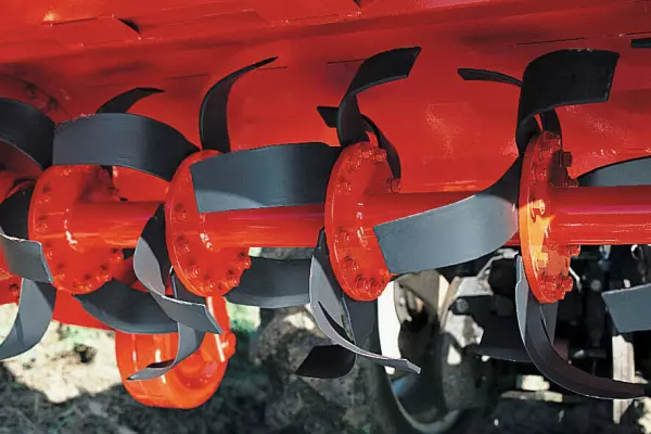 C-blades for optimal tillage