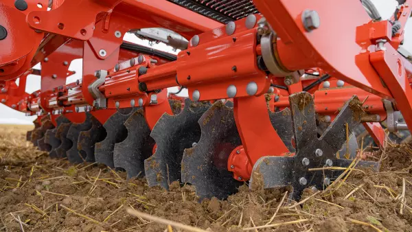 Working discs especially effective in min-till practices