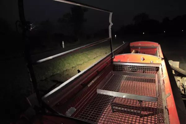 Totally safe and easy access to the hopper