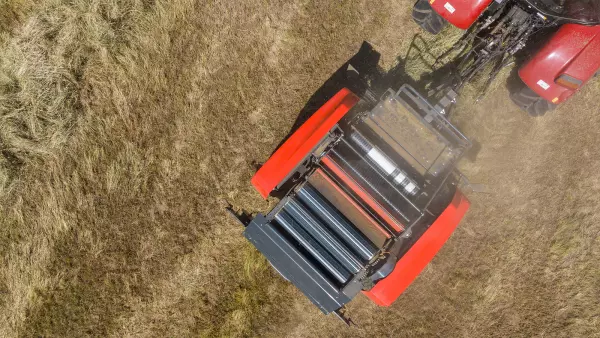 Atado de malla con sistema de tensado activo