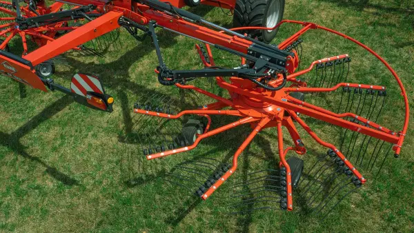 The rotors adapt perfectly to the variations in the terrain to protect the plant cover