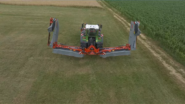 Compactness comparable to conventional triple mowers with a two-stage folding mechanism system