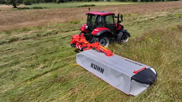 The FLEXPROTECT guard on GMD 3515 and GMD 4015 deforms when hitting an obstacle.