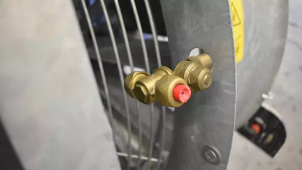Double flip-over nozzles on GEO 2 sprayer