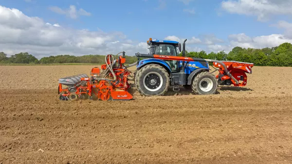 Combined rotary harrow and KOSMA CSM single-grain seed drill for soil preparation and seeding in a single pass