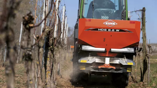 MDS 8.2 W with integrated weighing system for application rate regulation