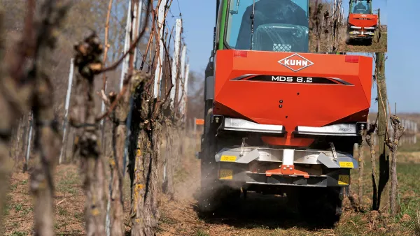 MDS 8.2 with integrated weighing system for application rate regulation