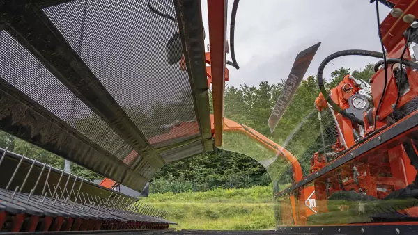 Optional equipment enhances your experience when using the MERGE MAXX 442 F front belt merger