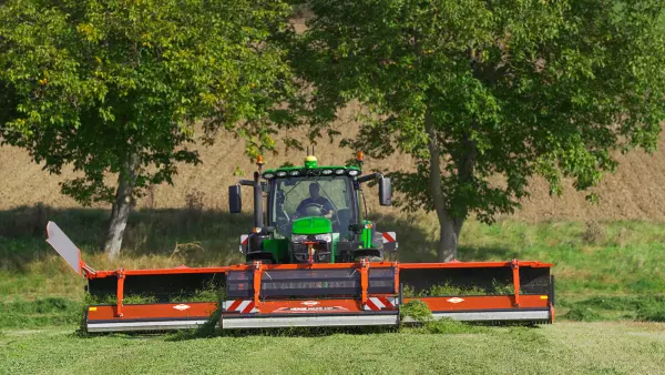 The components of the MERGE MAXX 442 F have been improved to increase the machine's durability and performance.