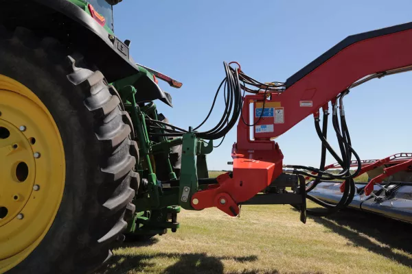 MM1302_Hitch.jpg