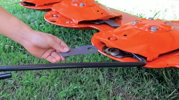 The FAST-FIT quick-release knife system