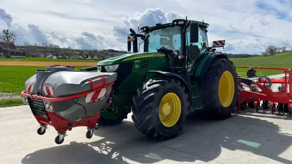 Photo of a PF sprayer combined with a KUHN precision seed drill