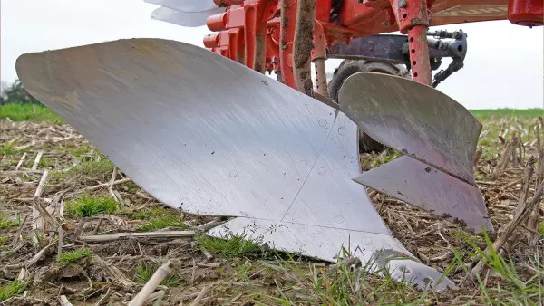 KUHN plough wearing parts benefit from unique expertise to push the limits of use.