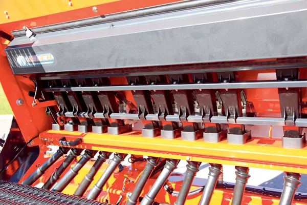 Placement of fertiliser closest to the seed with the PREMIA 9000 TRC seed drill