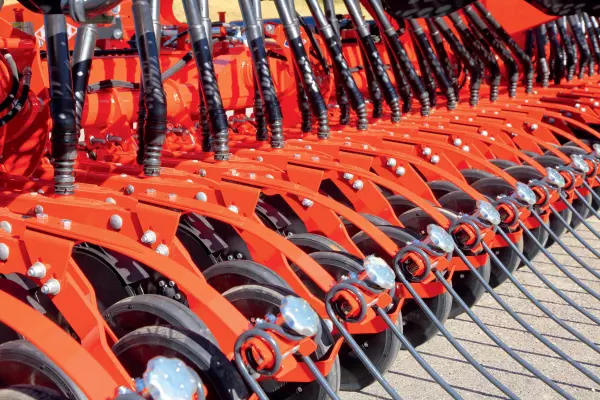 Covering harrow tines for a perfect finish with PREMIA 9000 TRC seed drill