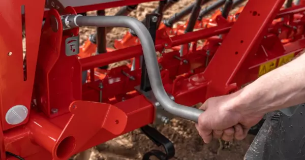 Foto del limitador de profundidad regulable para controlar la profundidad de siembra en las sembradoras mecánicas PREMIA