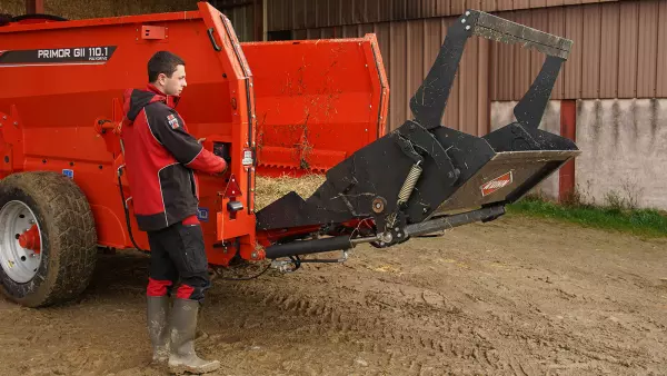 A new tailgate for easier bale loading on the new PRIMOR GII 110.1 Polydrive