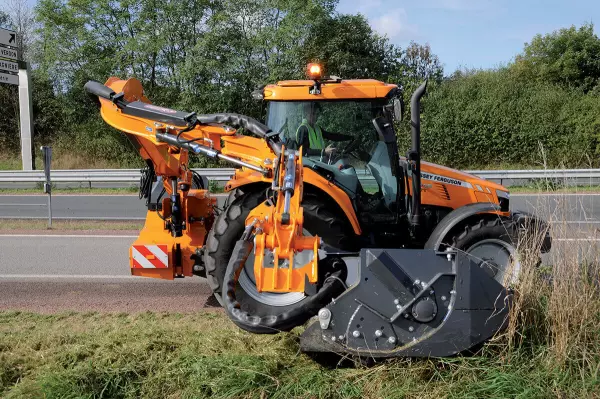 KUHN PRO-LONGER GII Hedge and Grass Cutters with MAXIview leading arm: designed to tackle miles of roadside!