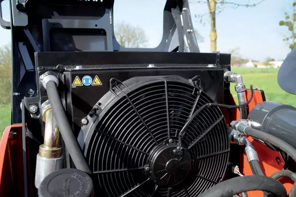 Nadměrný chladič u sekaček na živé ploty a trávu KUHN PRO-LONGER: konstantní výkon