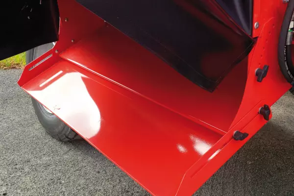 Distribution chutes for feed delivery into all building configurations