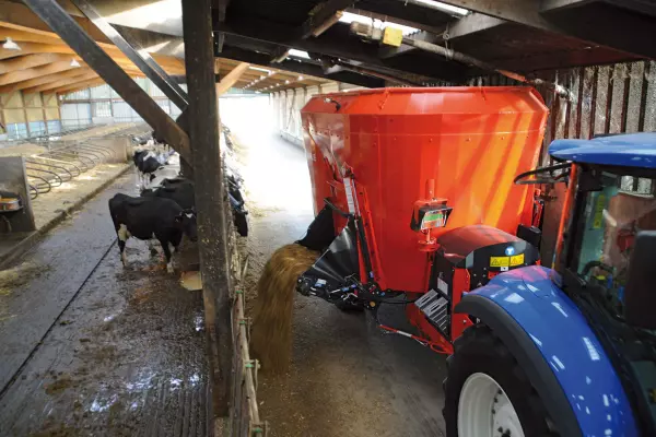 Naklápěcí dopravníky řady KUHN PROFILE jsou tiché a snadno se servisují