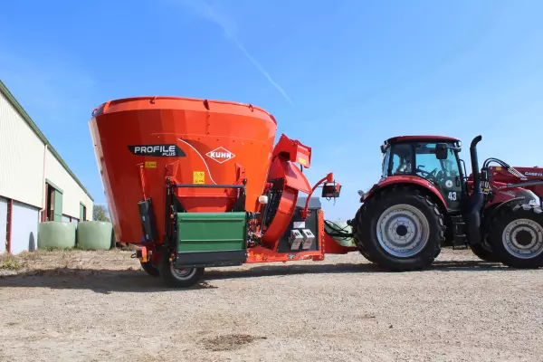 The tilting conveyors in the KUHN PROFILE range are quiet and easy to service