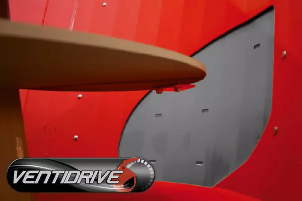 Patentovaný asymetrický tvar slaměného poklopu VENTIDRIVE zlepšuje sání slámy a výkon řady PROFILE PLUS.