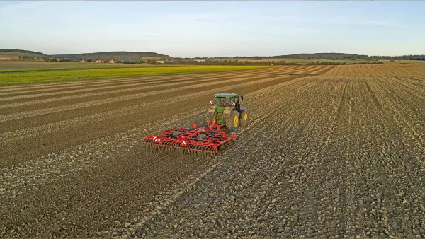 The PROLANDER is the perfect agronomic tool for min-till farming