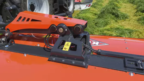 La anchura de trabajo de la segadora puede ajustarse a tres niveles.