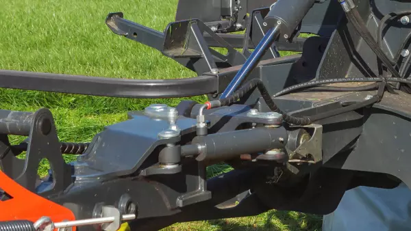 La PZ 8831 viene equipada de serie con el sistema de seguridad de retroceso hidráulico LIFT-CONTROL.