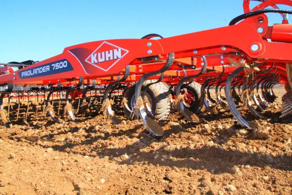 El considerable despeje de PROLANDER permite trabajar con abundantes residuos