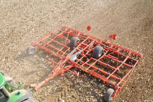 PROLANDER requiere poca potencia para adaptarse a todas las explotaciones agrícolas