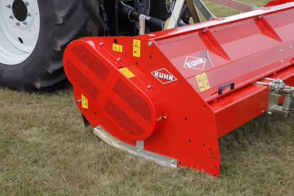 The rear hood of the RM 320 shredder opens manually in order to better access the rotor for easy change of tools.