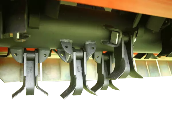 Y knives on a RM 610 shredder for all types of residues