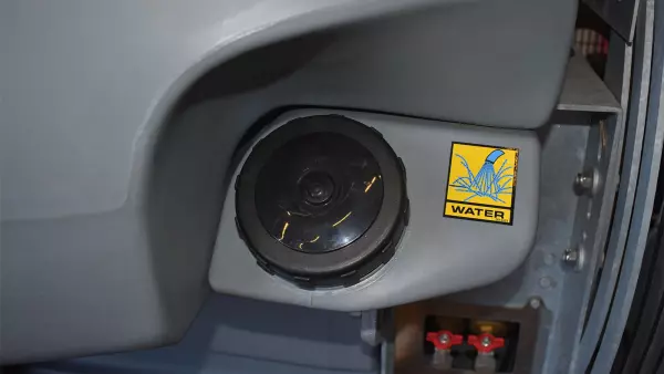 Location of the ANTIS M 2 sprayer's rinsing tank filler neck