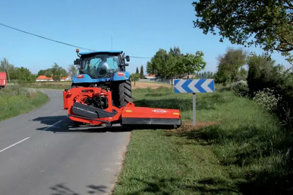 Gran desplazamiento horizontal de 900 mm en las segadoras para lindes SPRING-LONGER Serie 80 para facilitar la retirada del grupo de siega ante un obstáculo
