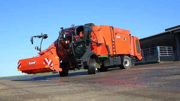 Optional rear steering axle on KUHN SPW Intense self-propelled mixers