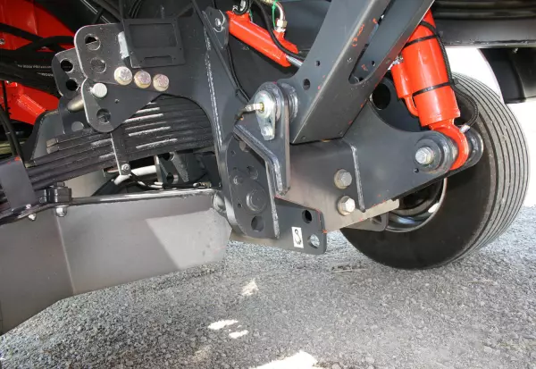 Fully suspended frame on KUHN SPW Intense self-propelled mixers