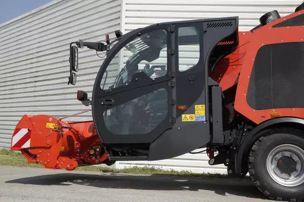 Very large windows on KUHN SPW Intense self-propelled mixers