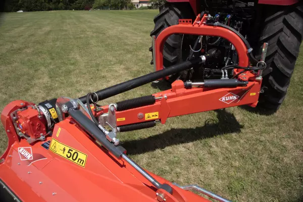 El marco de enganche aporta robustez a la trituradora