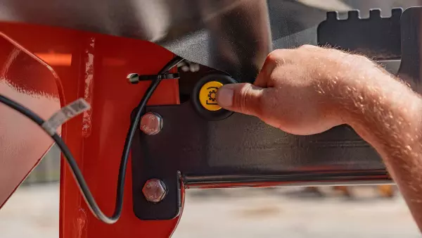 The calibration button that allows you to start or stop the calibration test