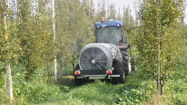 Photo of GEO M 2 sprayer at work