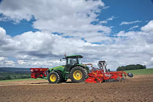 Guiado de la barra de siembra VENTA CSC 6000 mediante el rodillo de la grada rotativa HR 6004
