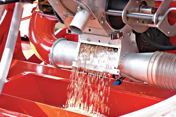 Sistema de dosificación VENTA accionado eléctricamente en la tolva frontal TF 1512