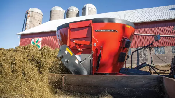 Vista de las mezcladoras de sinfín único de la serie VSL 100 de KUHN