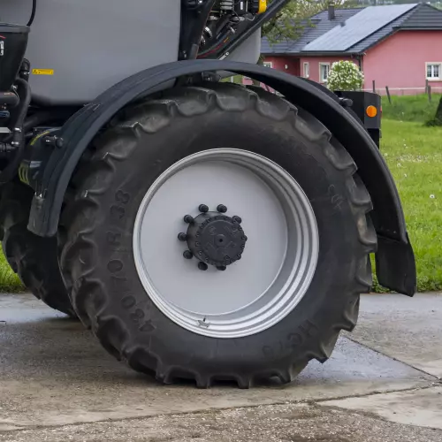 Close-up of a tyre on the ARTEC RS20 self-propelled sprayer