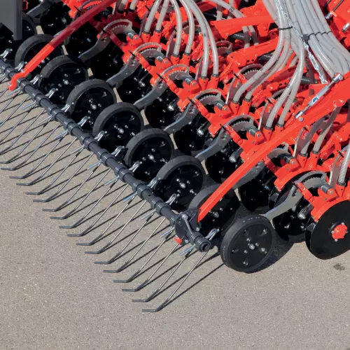 Adjustable covering harrowing for AUROCK seed drill