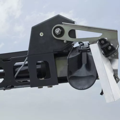 Electrically operated border deflectors